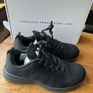 APL black TechLoom Pro Women’s Athletic Sneakers Size 6.5 New in box